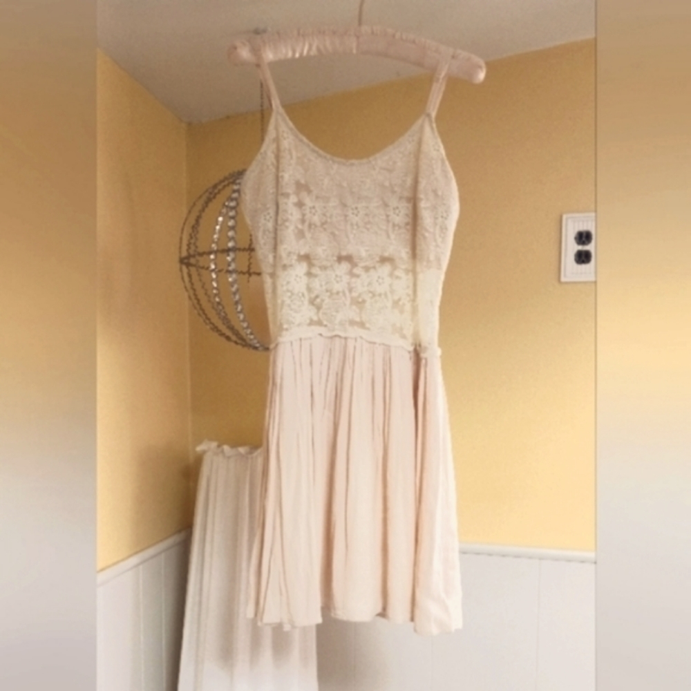 Cream lace lined dress - Picture 1 of 10